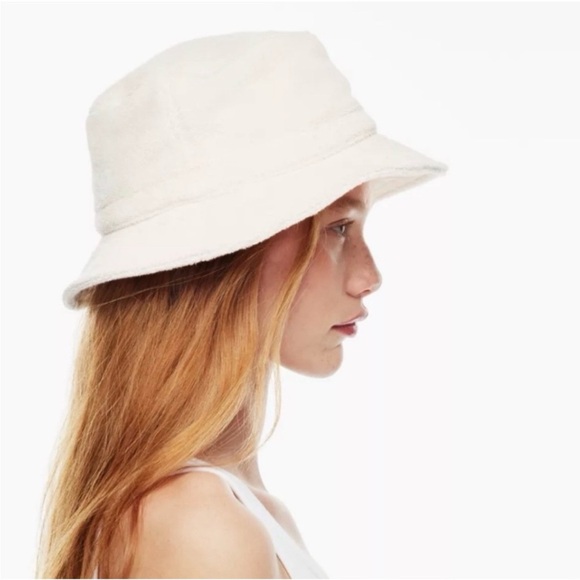 TNA Aritzia Elegant White Terry Cloth Bucket Hat NWOT